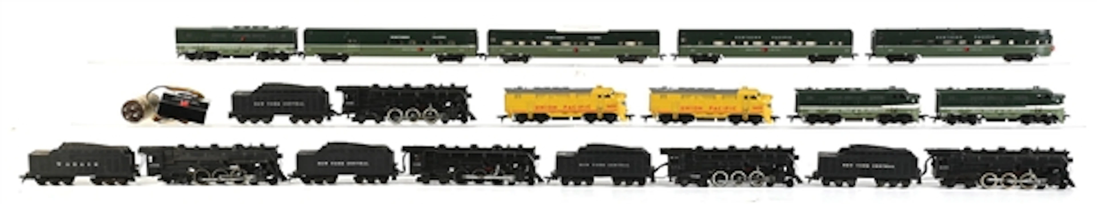 LOT OF 21: AMERICAN FLYER HO-GA. STEAM LOCOMOTIVES AND DIESEL PASSENGER SET