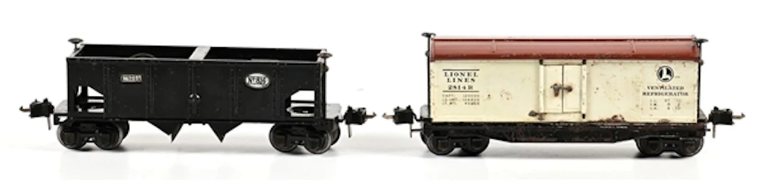 LOT OF 2: PRE-WAR LIONEL O-GA. 2814R VENTILATED REFRIGERATOR CAR AND