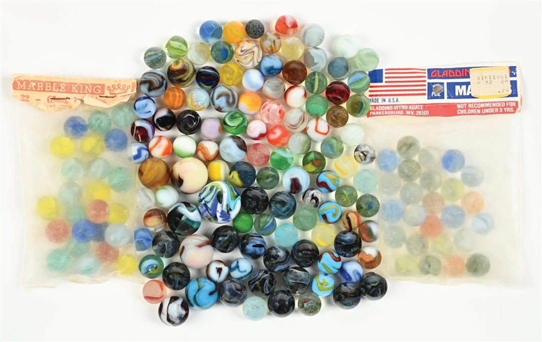 LARGE LOT OF MACHINE-MADE MARBLES