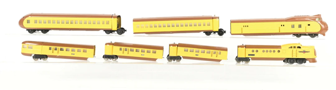 RESTORED LIONEL CITY OF PORTLAND STREAMLINE PASSENGER SET AND A CITY