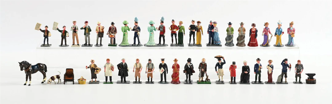 TROPHY MINIATURES TOWN & AROUND ASSORTMENT