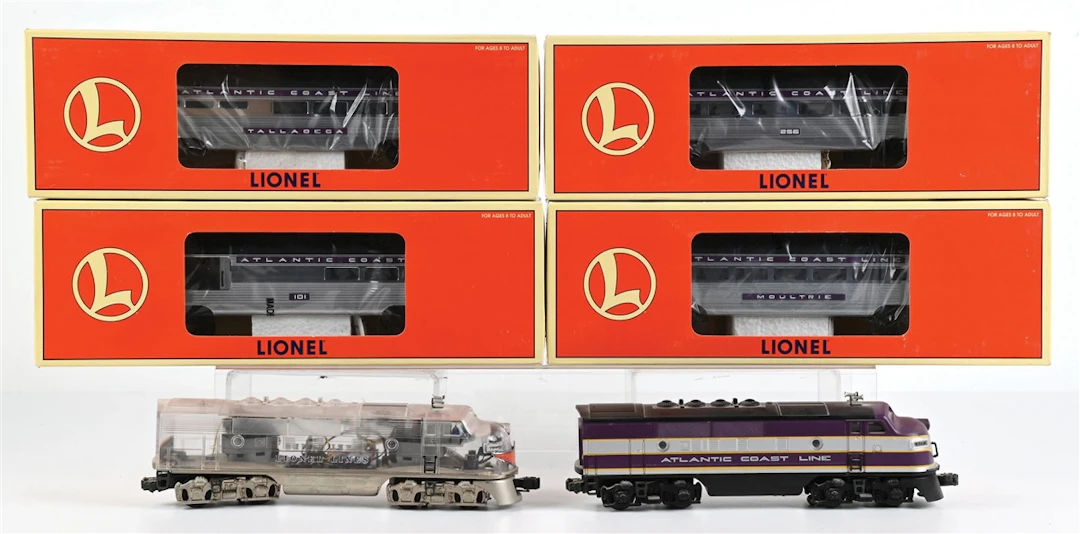 LOT OF 3: LIONEL ATLANTIC COAST LINE LOCOMOTIVE & PASSENGER CARS