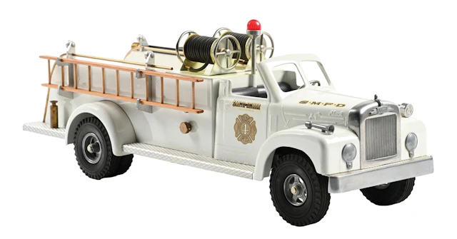 SMITH MILLER FIRE DEPARTMENT NO. 4 PUMPER TRUCK