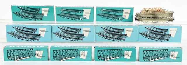 LOT OF 11: BOXED AND LOOSE MARKLIN HO-GA. ASSORTED TRAIN TRACKS