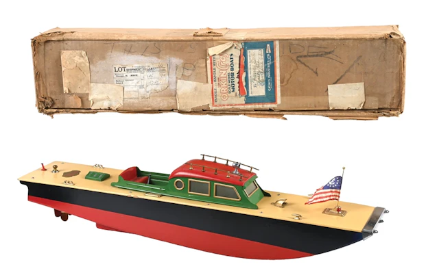 CALWIS INDUSTRIES LTD. ORKIN CRAFT SCALE MODEL CABIN CRUISER MOTOR