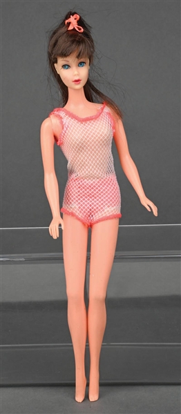 1968 BARBIE TWIST 'N TURN DOLL WITH ADDITIONAL CLOTHING