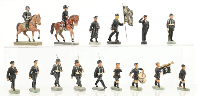 LOT OF 17: ELASTOLIN SS FIGURES