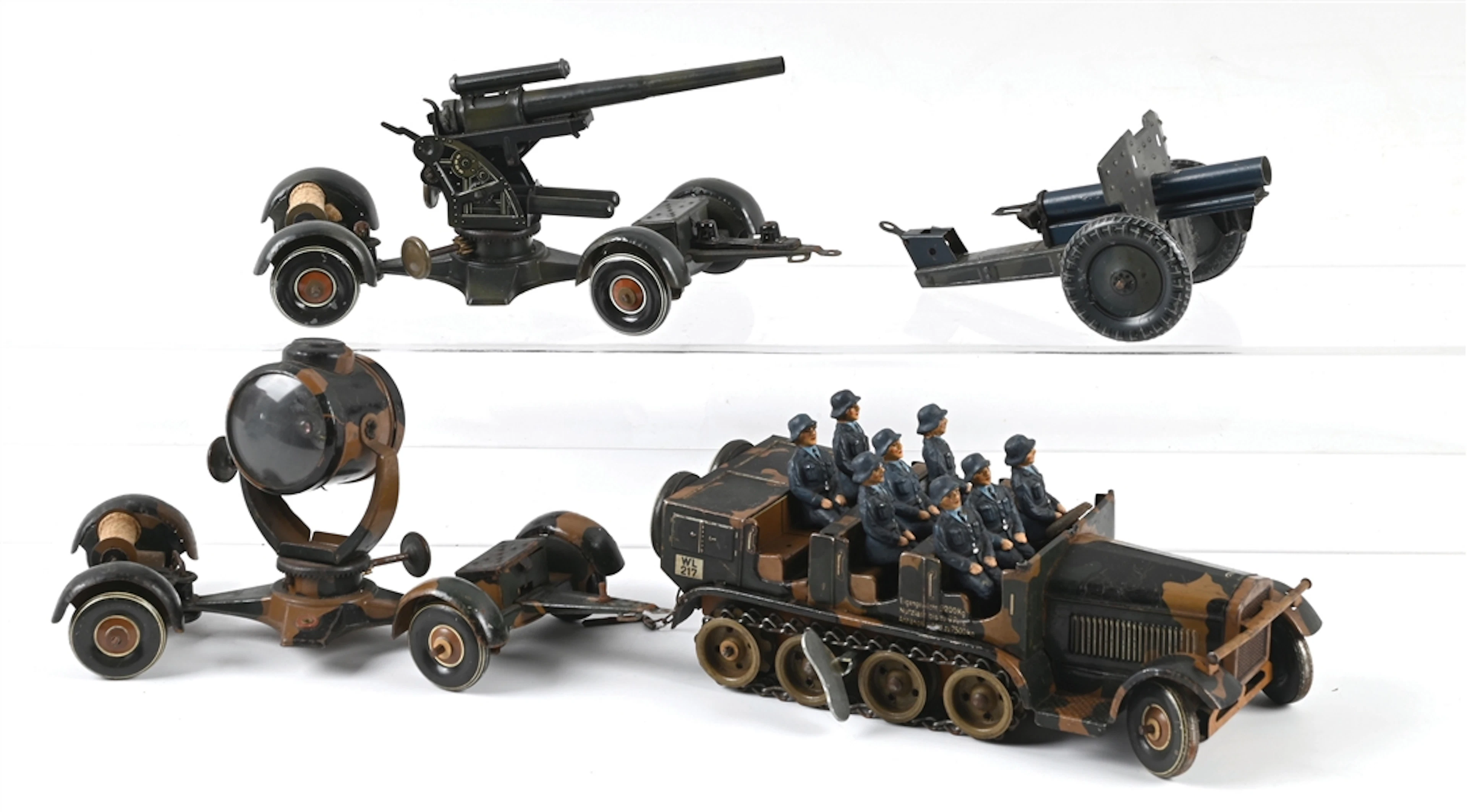LOT OF 4: TIPP & CO. GERMAN TINPLATE HALF TRACK W/ 8 SOLDIERS, SEARCHLIGHT