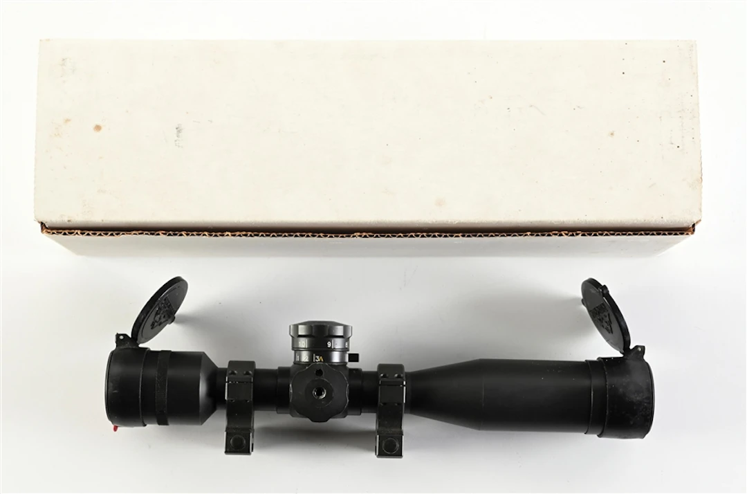 HIGHLY DESIRABLE U.S. OPTICS USMC SNIPER M40A3 10X SCOPE WITH BOX.