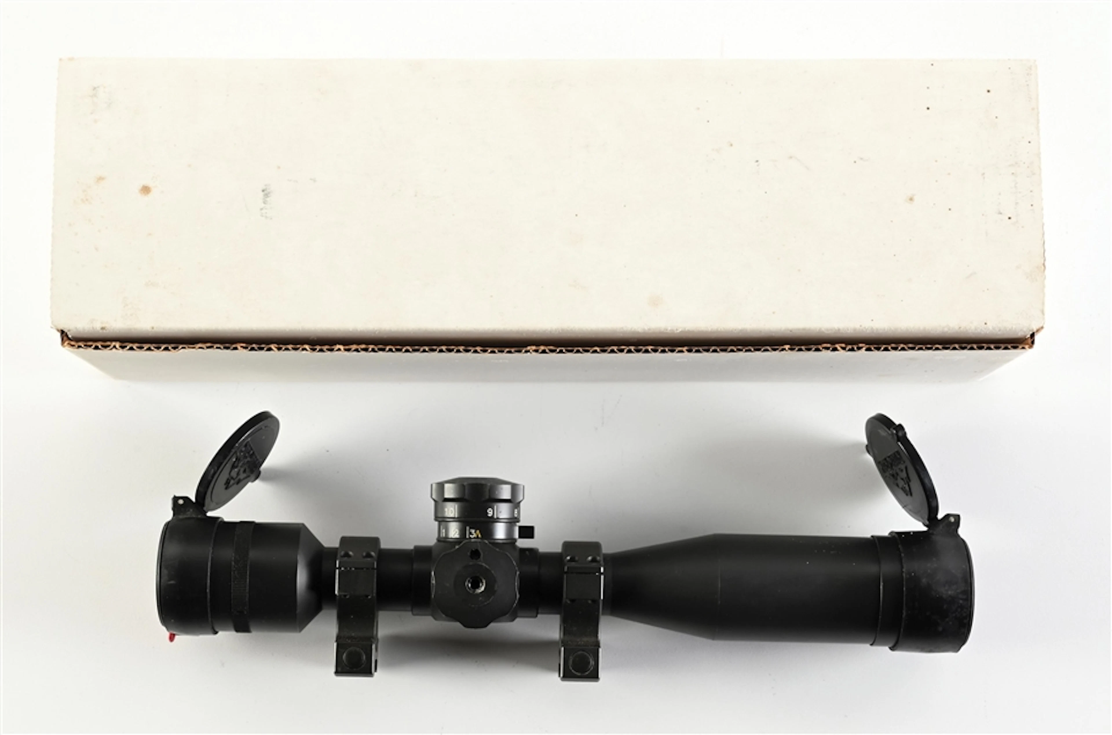 HIGHLY DESIRABLE U.S. OPTICS USMC SNIPER M40A3 10X SCOPE WITH BOX.