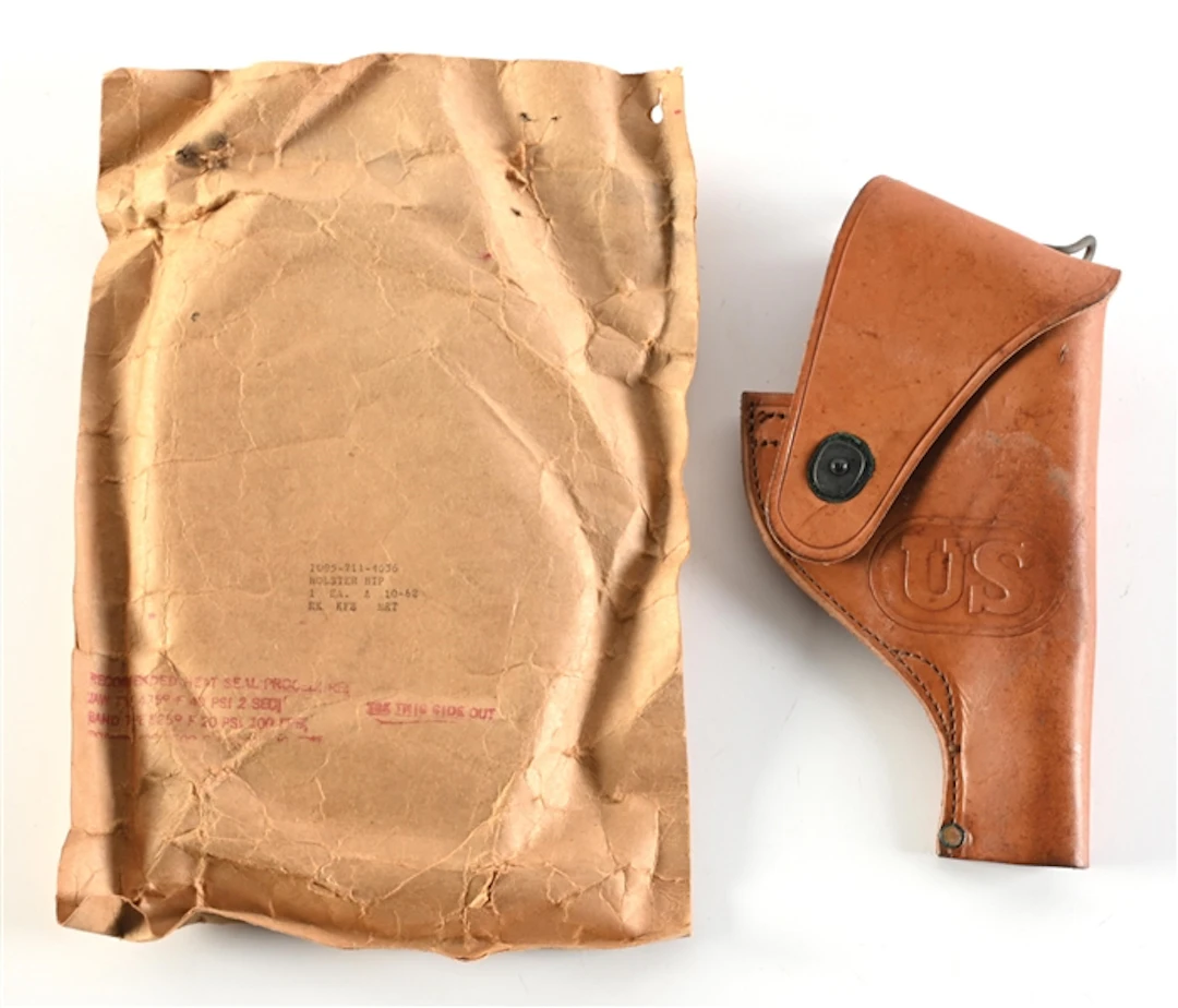 UNISSUED VIETNAM WAR BOYT .38 REVOLVER HIP HOLSTER.
