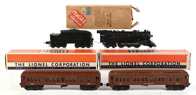 LOT OF 4: PRE-WAR LIONEL O-GA. NO. 226E STEAM LOCOMOTIVE WITH MADISON