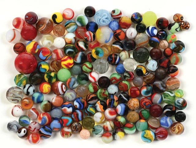 LARGE LOT OF MIXED MACHINE-MADE MARBLES