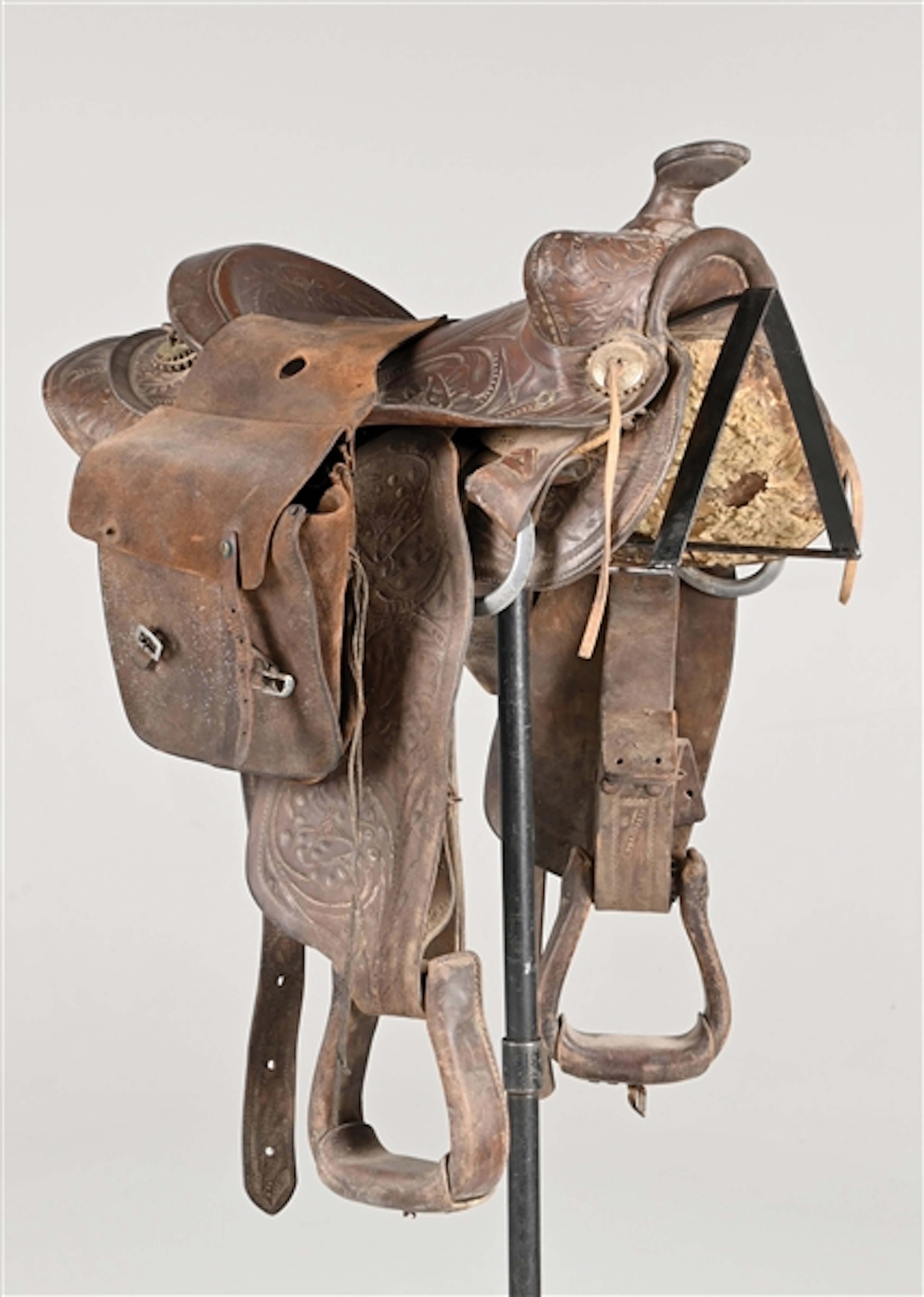 BROWN TOOLED LEATHER SADDLE W/ SADDLE BAGS