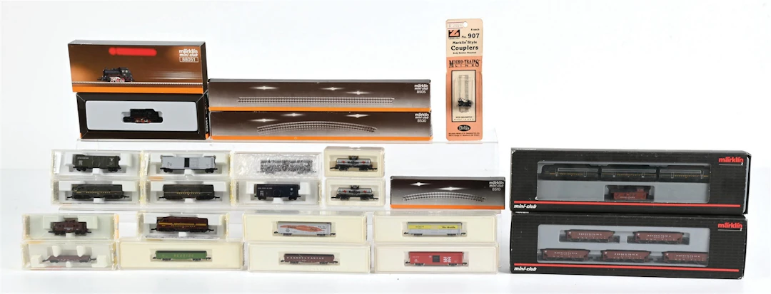LARGE LOT: MARKLIN Z-GA. LOCOMOTIVES, FREIGHT CARS & TRACK