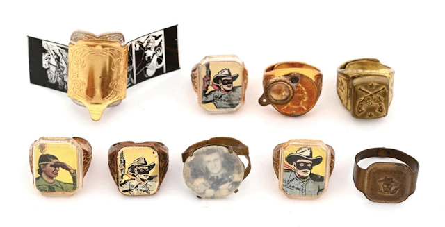 LOT OF 9: TV AND MOVIE PREMIUM RINGS