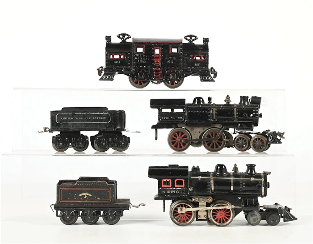 LOT OF 3: PRE-WAR CAST IRON IVES & BING LOCOMOTIVES & TENDERS