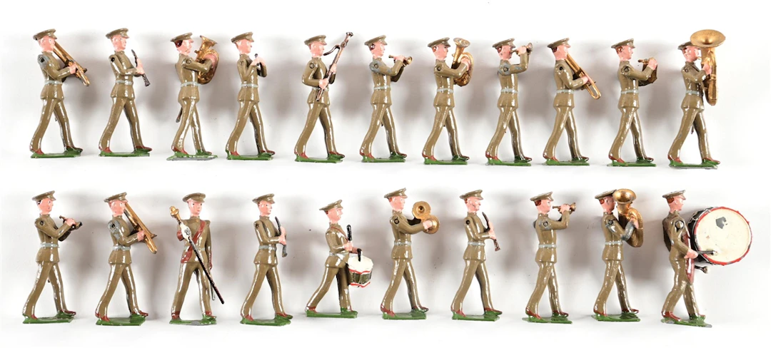 W. BRITAINS UNITED STATES ARMY BAND FLAT CAPS LOOSE 21-PIECE SET