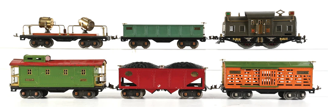 LIONEL PREWAR STANDARD GAUGE NO. 10 E ELECTRIC LOCOMOTIVE AND 5 STANDARD