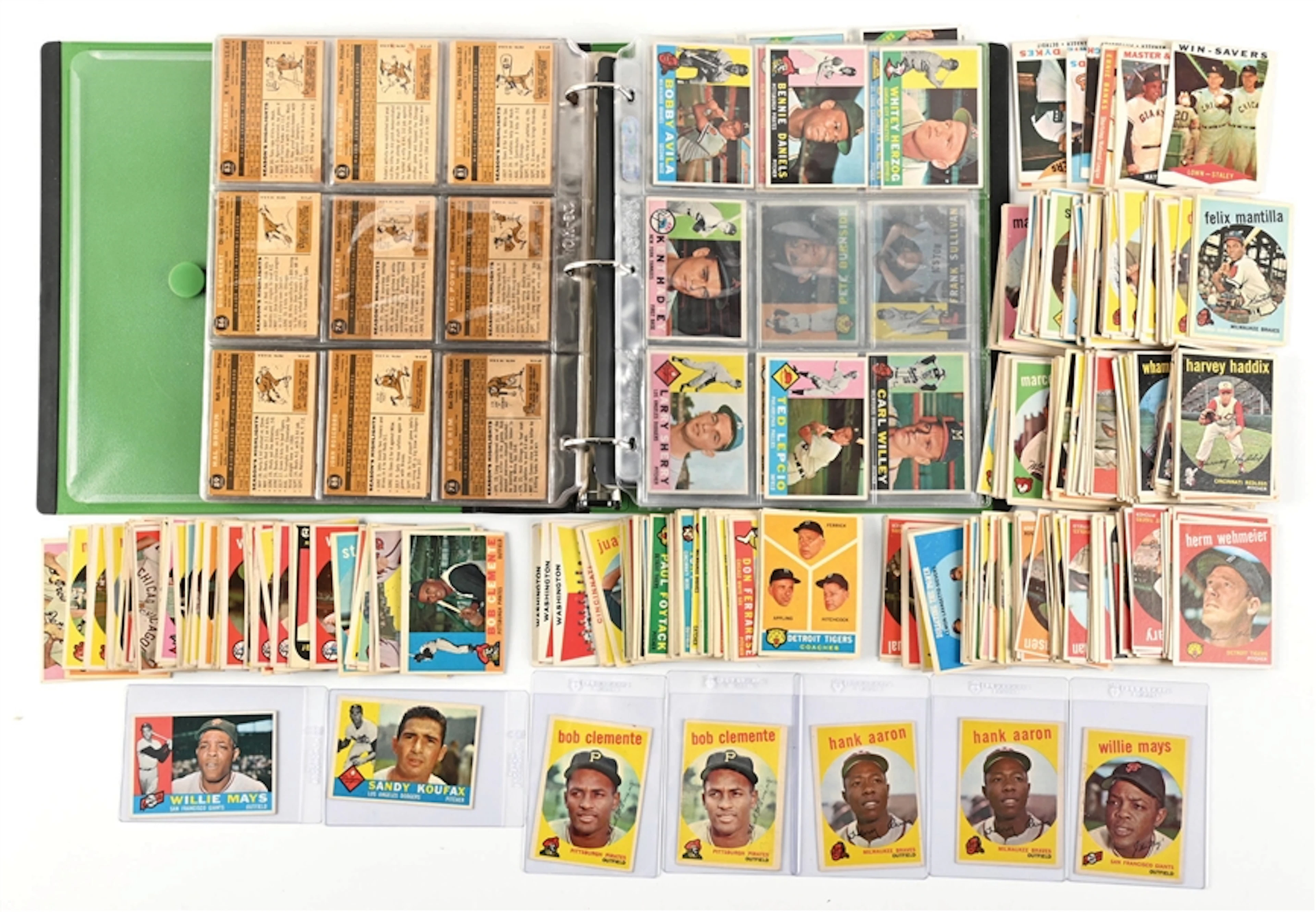 1959-1960 GROUP LOT OF STARS & COMMONS INCLUDES: AARON, MAYS & CLEMENTE