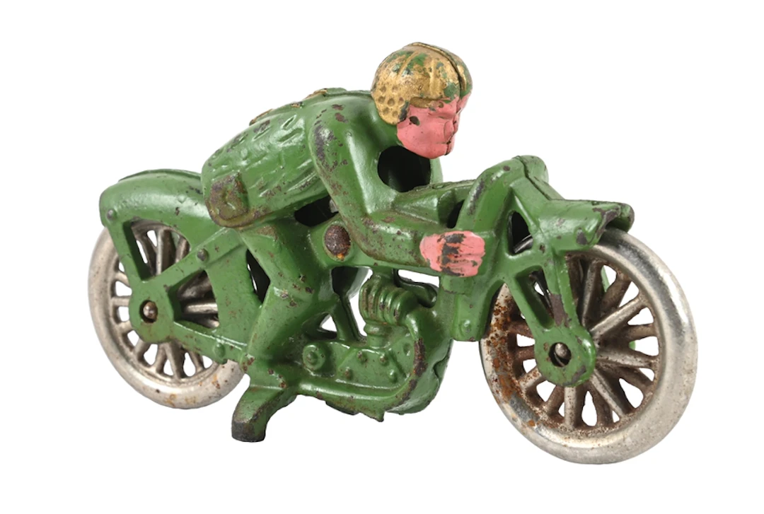 HUBLEY MANUFACTURING CO. CAST-IRON “PEA SHOOTER” MOTORCYCLE RACER NO. 7