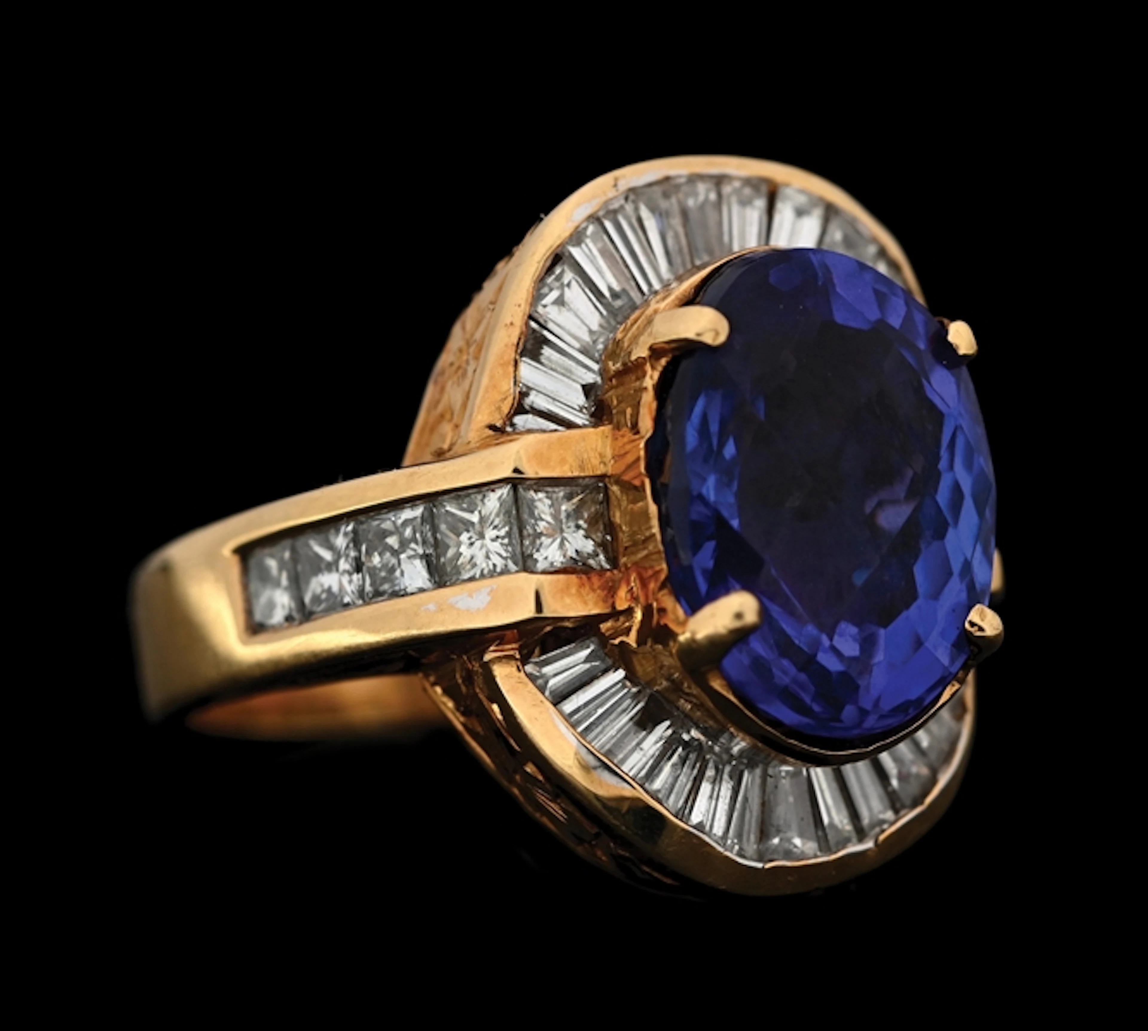18K YELLOW GOLD 6CT TANZANITE & DIAMOND RING
