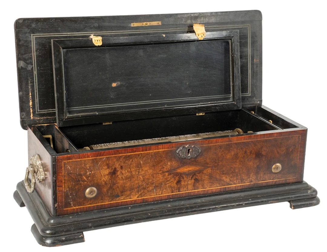 SWISS-MADE CYLINDER MUSIC BOX