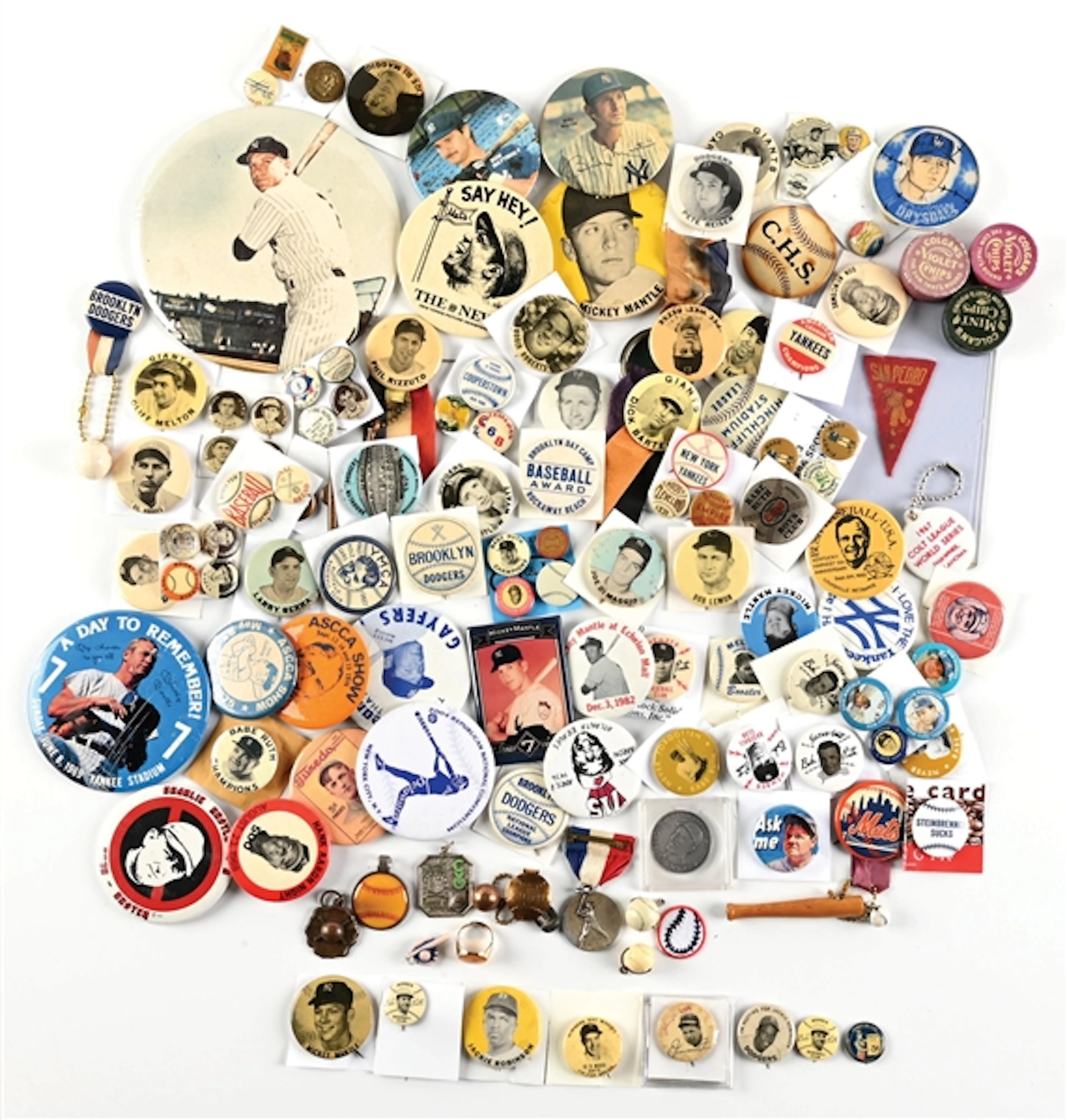 LARGE LOT OF BASEBALL BUTTON PINS AND MEMORABILIA