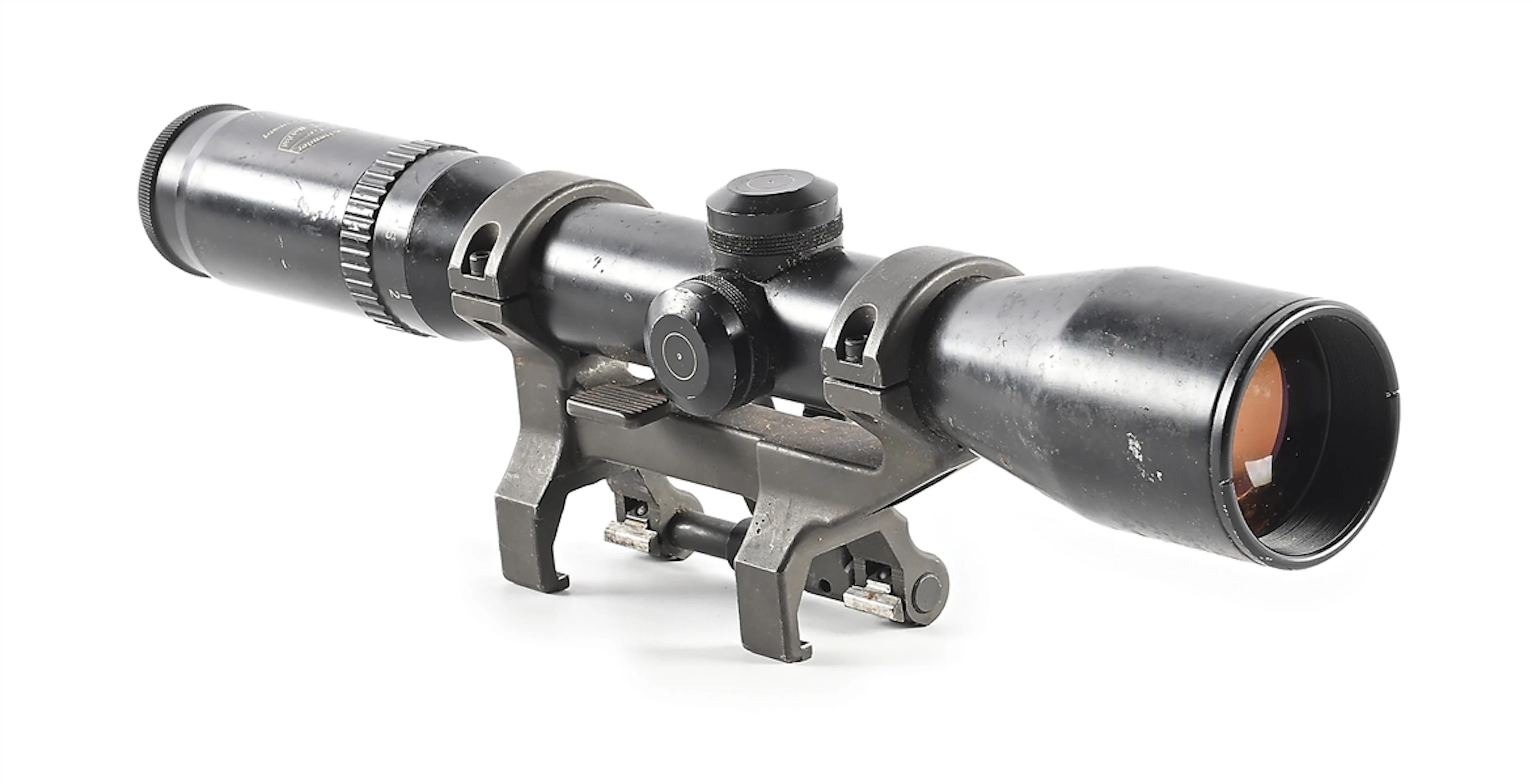 WEST GERMAN SCHMIDT & BENDER 1.5-6X SCOPE ON STANAG MOUNT.