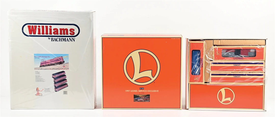 LOT OF 2: LIONEL O-GA. 1997 SERVICE STATION EXCLUSIVE & WILLIAMS GG-1