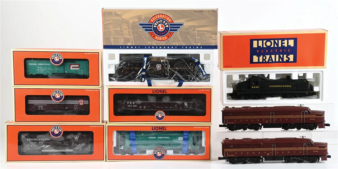 LOT OF 9: LIONEL PRR ASSORTMENT