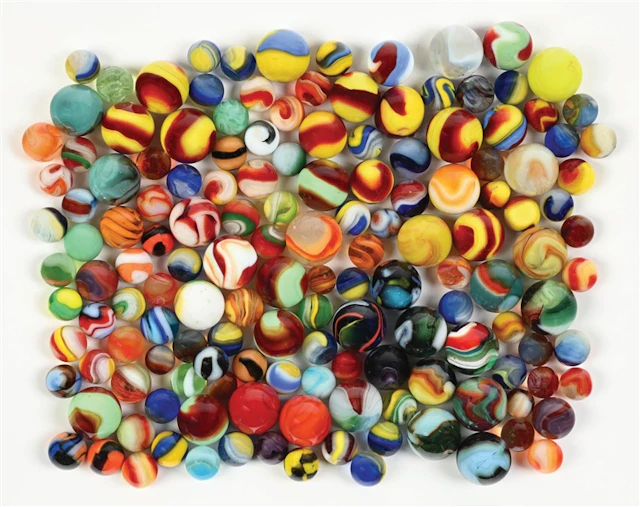 LARGE LOT OF MACHINE-MADE MARBLES
