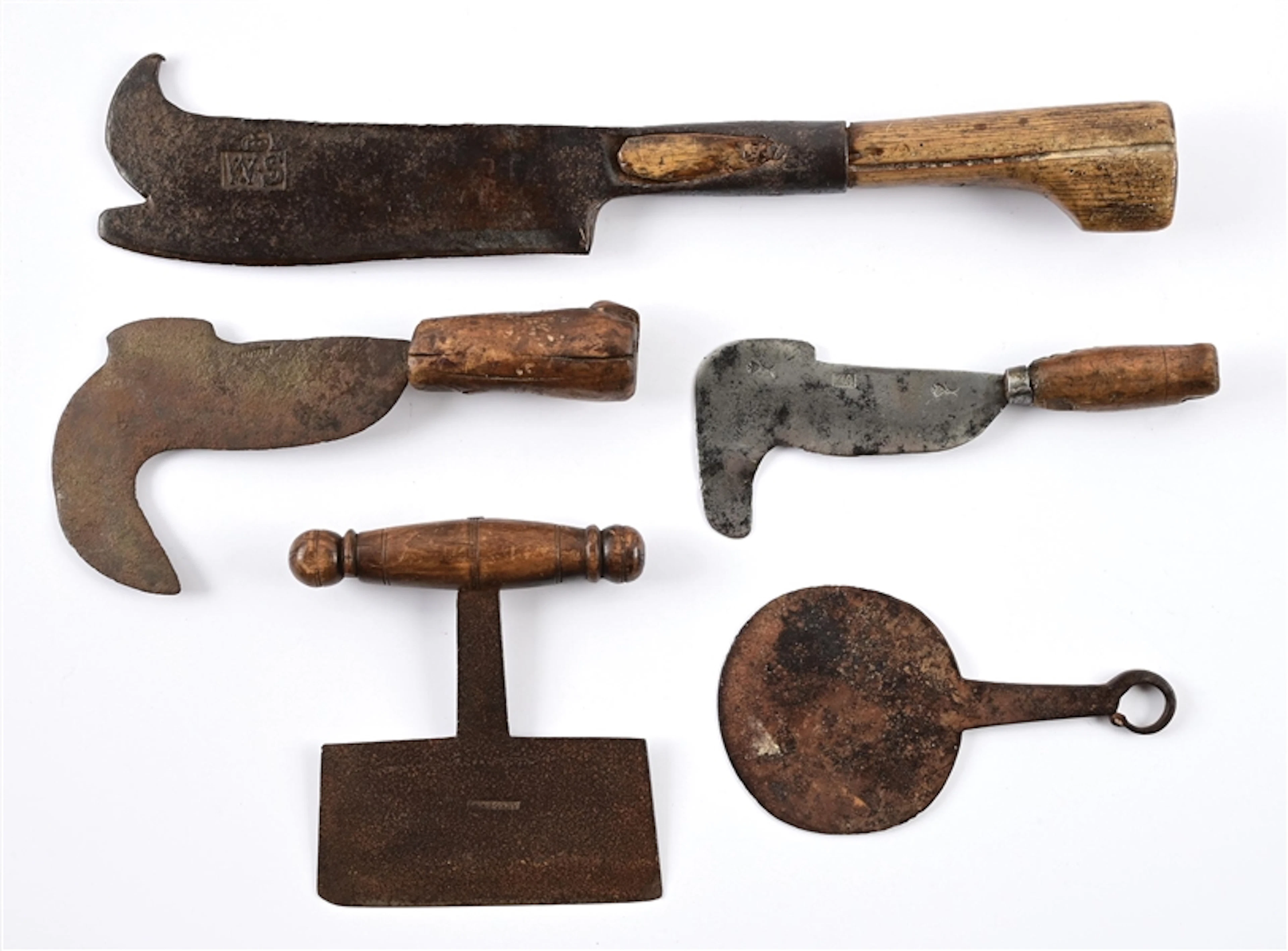 LOT OF 5: REVOLUTIONARY WAR FASCINE KNIVES AND SKINNING KNIVES.