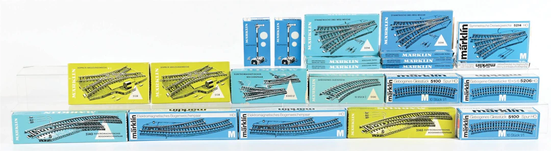 LOT OF 22: ASSORTED MARKLIN HO-GA. TRAIN TRACKS AND ACCESSORIES
