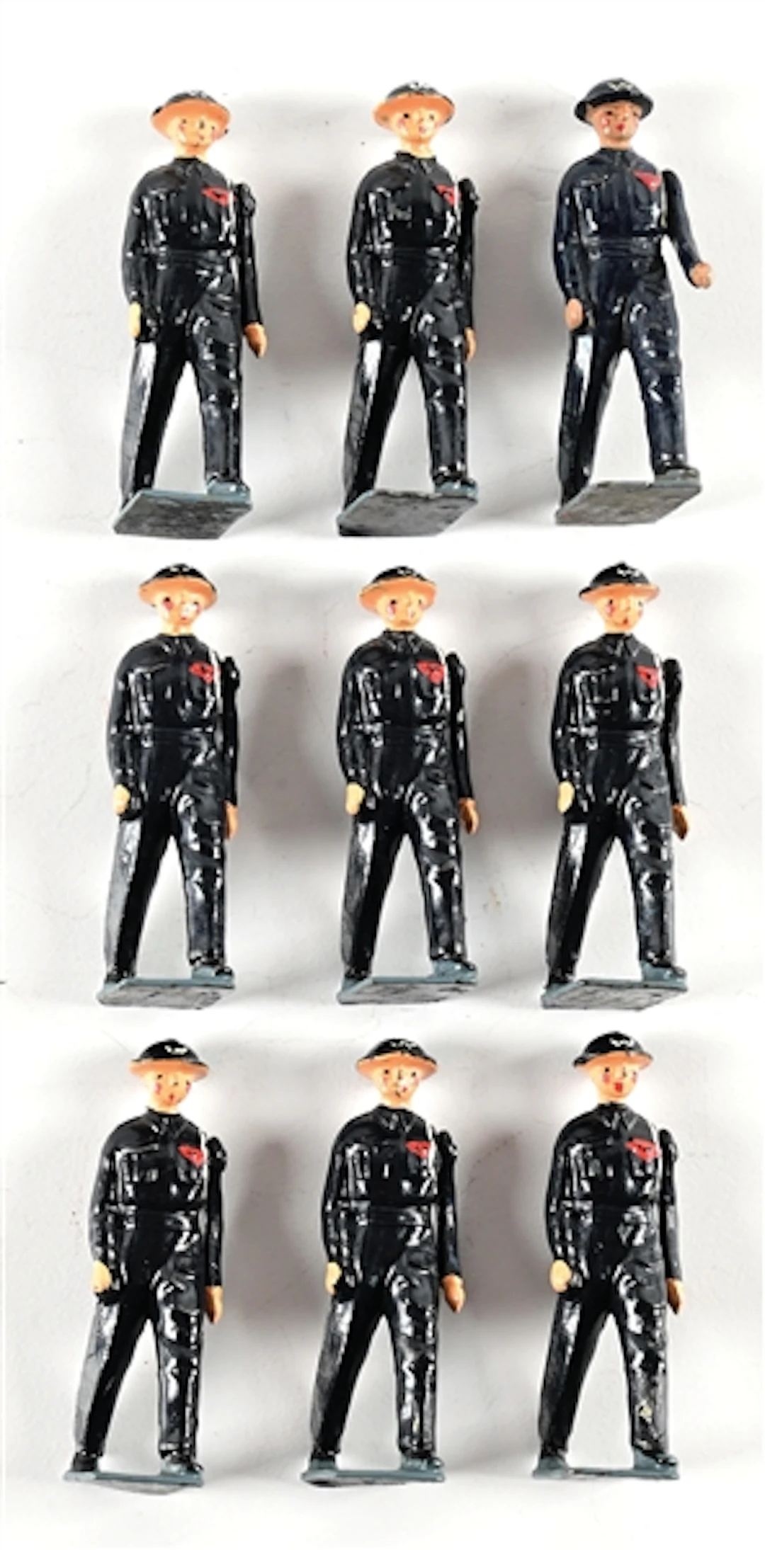 W. BRITAINS AIR RAID PRECAUTION WARDENS IN REGULATION UNIFORMS NO. 1914 SET