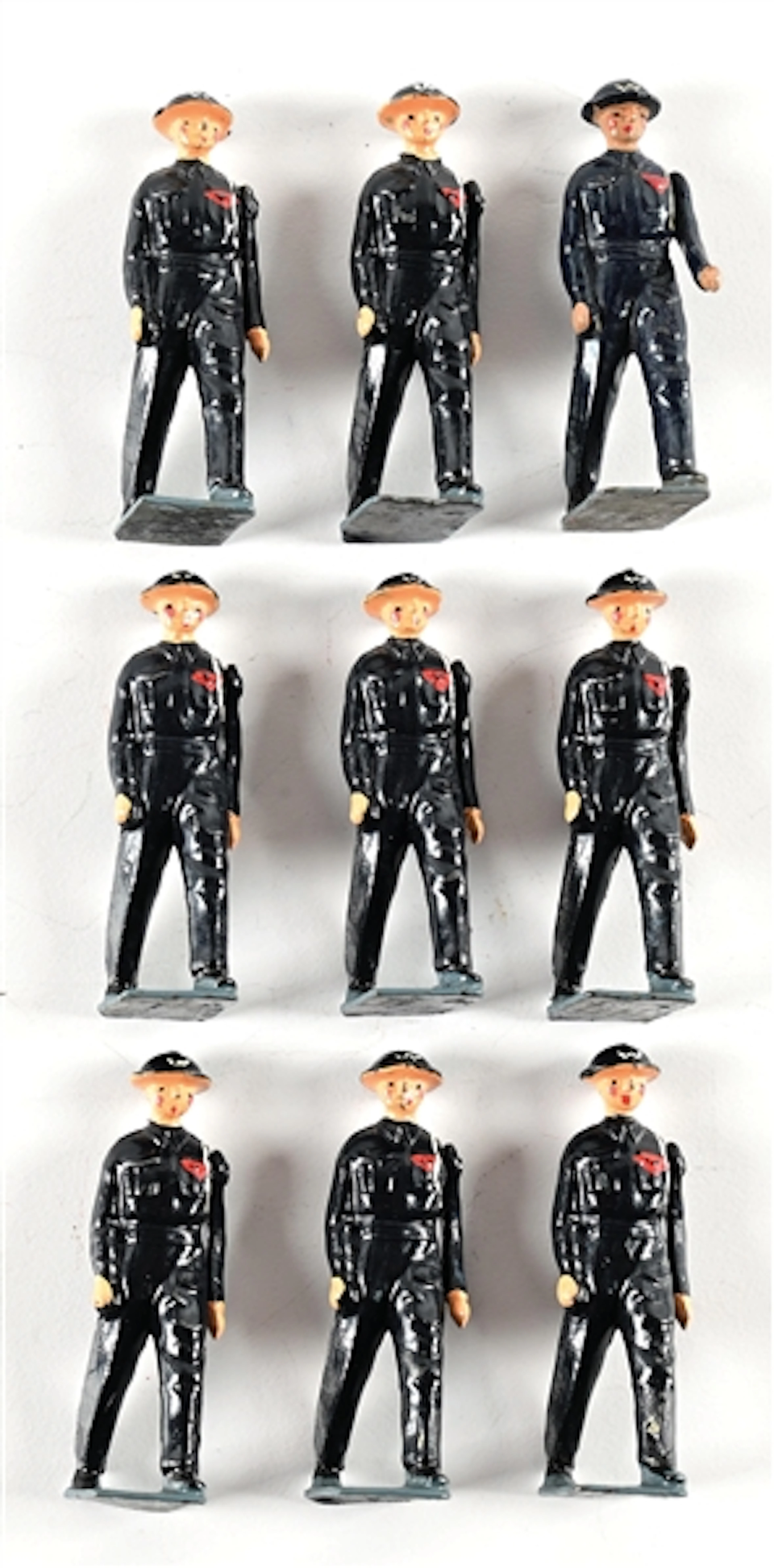 W. BRITAINS AIR RAID PRECAUTION WARDENS IN REGULATION UNIFORMS NO. 1914 SET