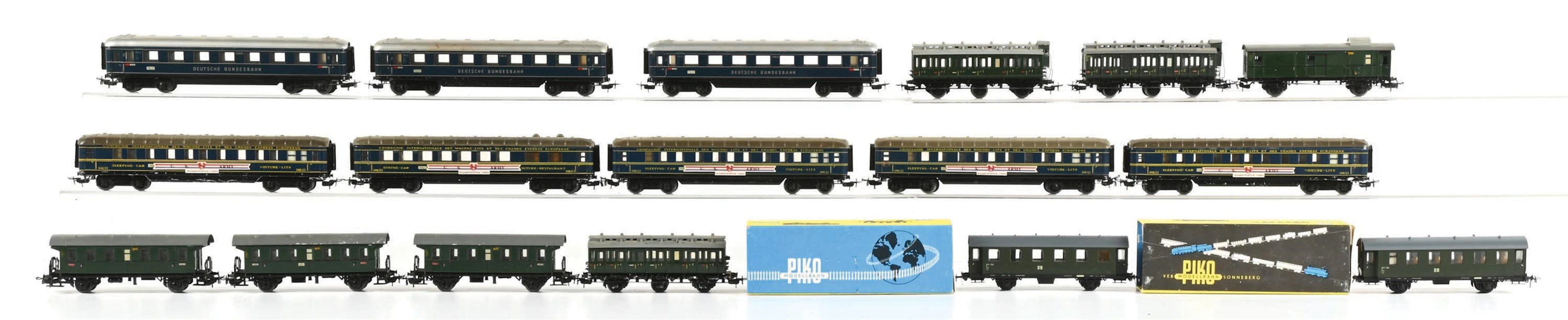 LOT OF 17: MARKLIN & PIKO HO-GA. ASSORTED PASSENGER CARS