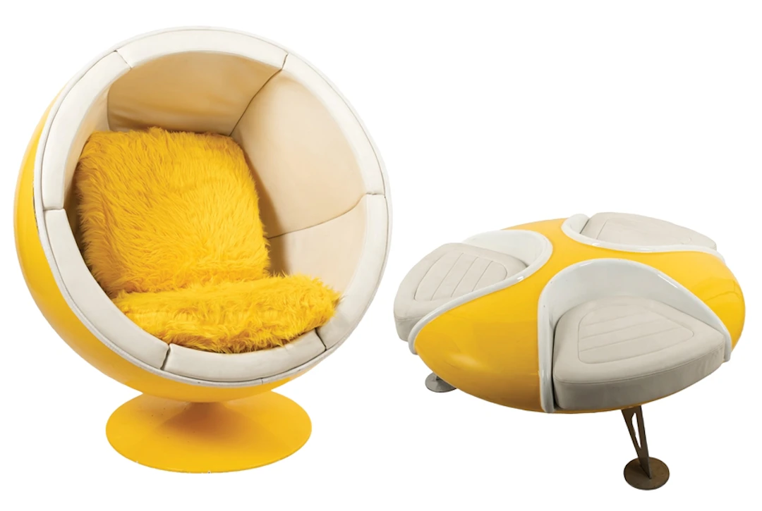 MID-CENTURY MODERN RETRO CHAIR & 3-SEAT CIRCULAR OTTOMAN