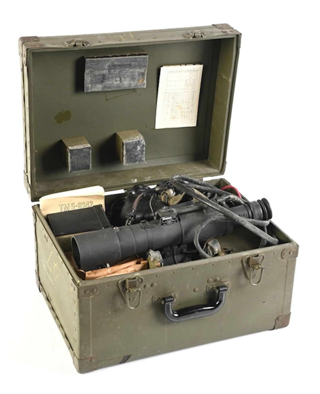 KOREAN WAR U.S. M3 INFRARED SNIPERSCOPE WITH CASE AND ACCESSORIES.