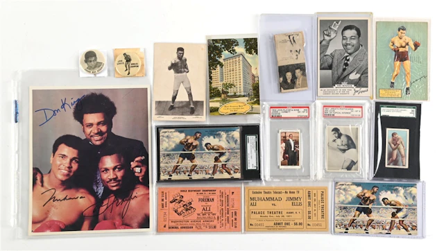 LOT OF: BOXING CARDS MEMORABILIA & EPHEMERA FEATURING SIGNED MUHAMMAD