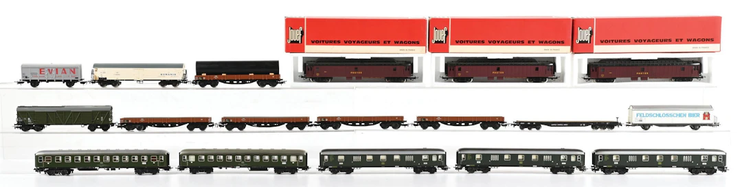 LOT OF 18: MARKLIN & OTHER HO-GA. ASSORTED PASSENGER & FREIGHT CARS