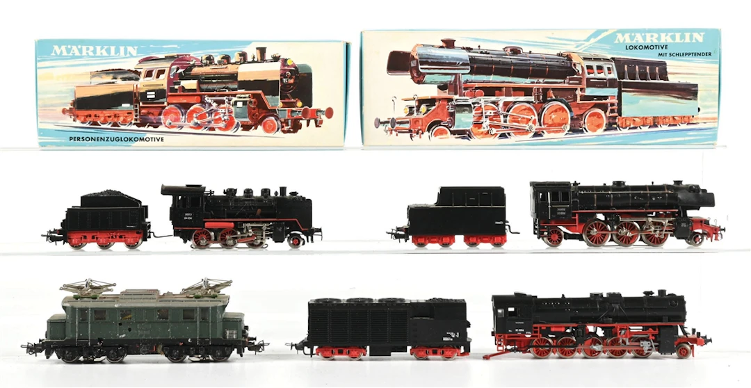 LOT OF 4: MARKLIN HO STEAM ENGINES AND ELECTRIC LOCO W/ 2 BOXES
