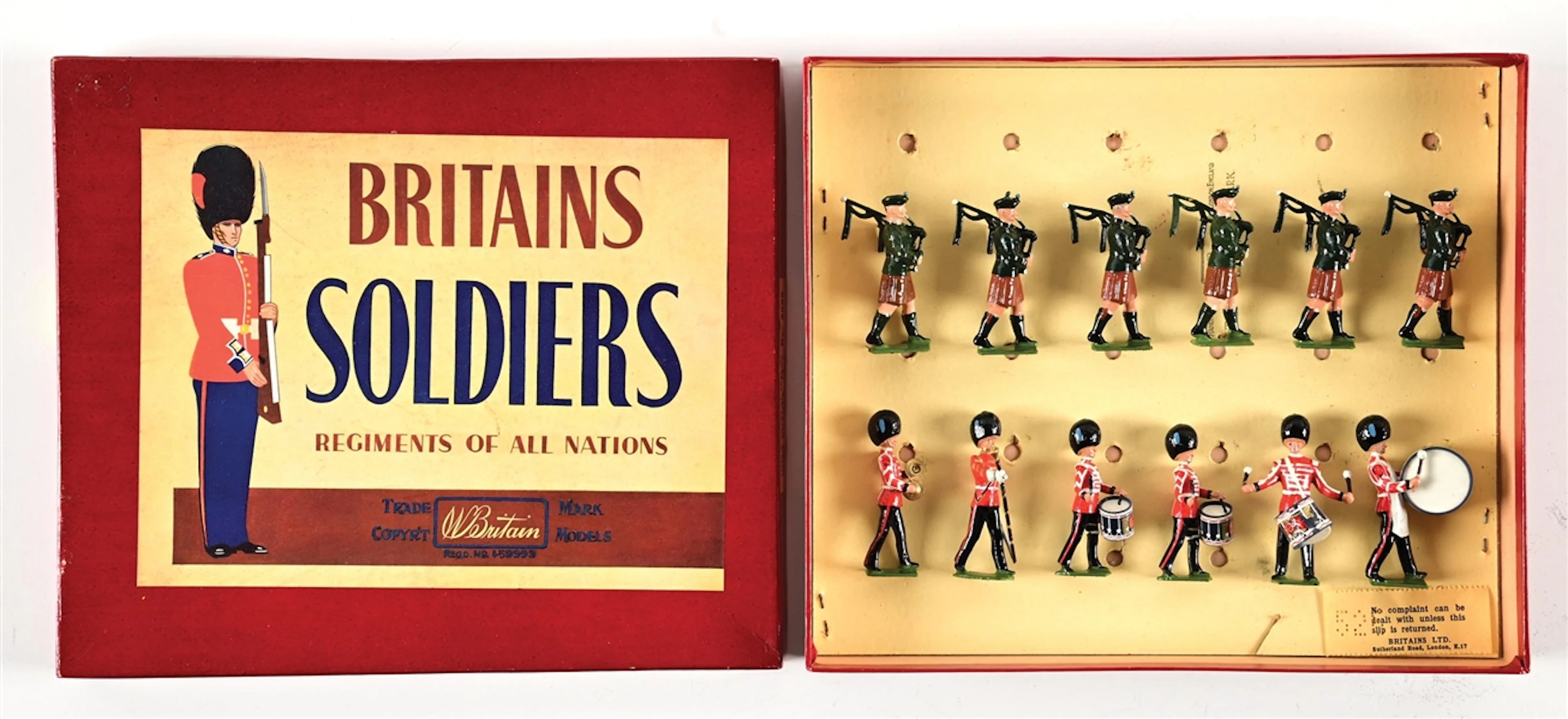 W. BRITAIN PIPES & DRUMS OF THE IRISH GUARDS SET NO. 2096 IN BOX