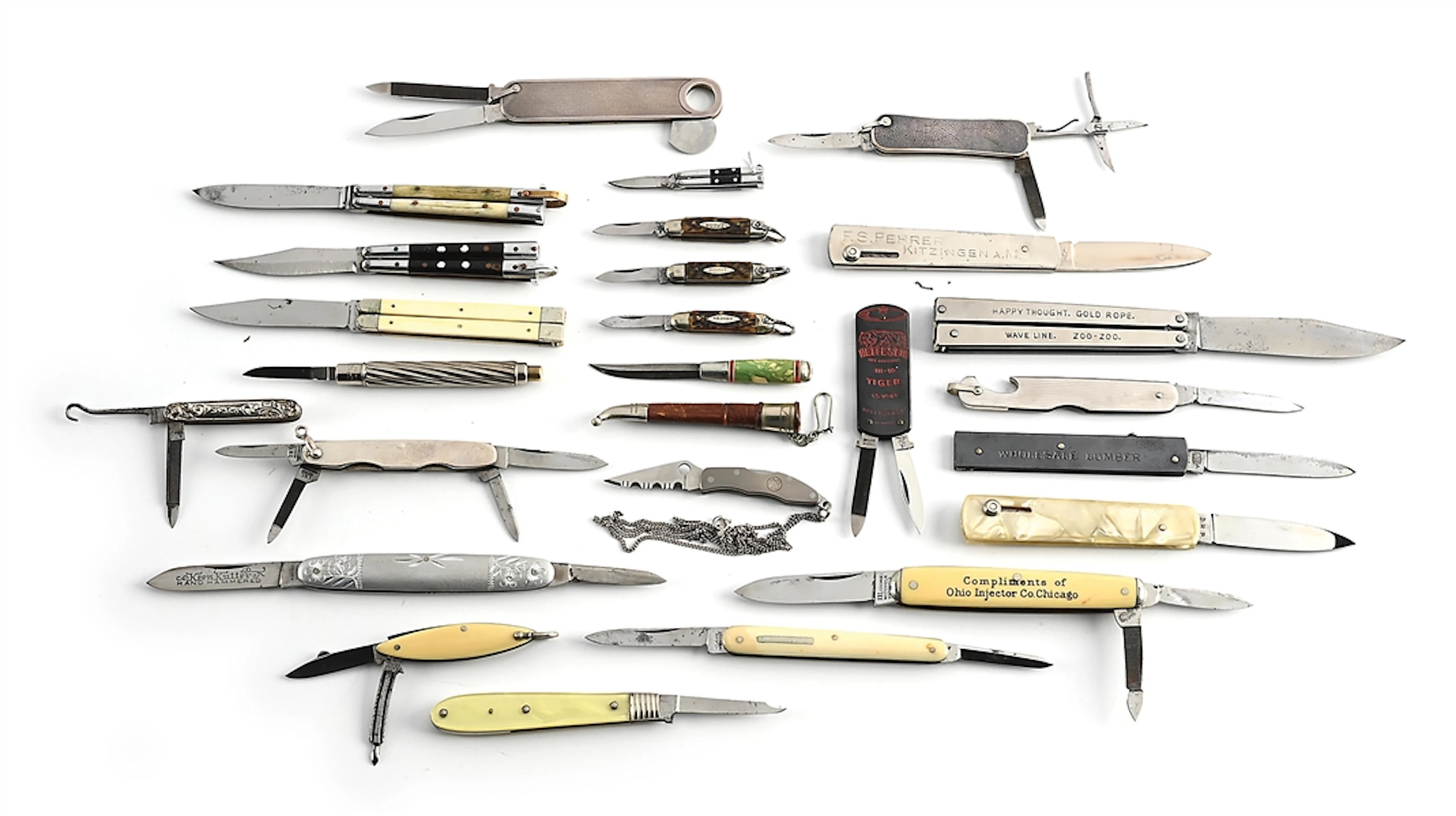 LOT OF 26: NOVELTY AND MINIATURE FOLDING AND SHEATH KNIVES.