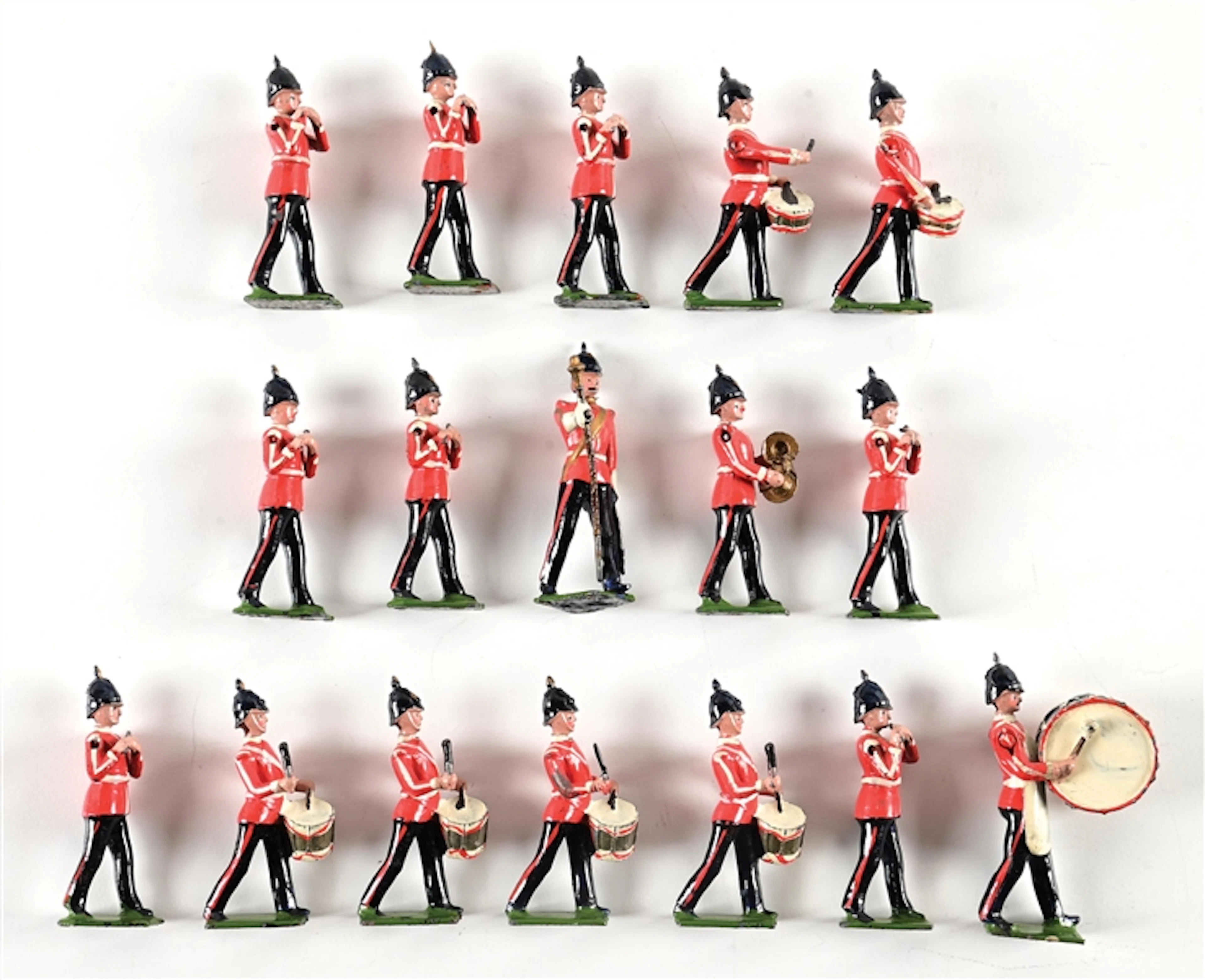 PRE- AND POST-WAR BRITAINS MIDDLESEX REGIMENT PIPES AND DRUMS 17-PIECE
