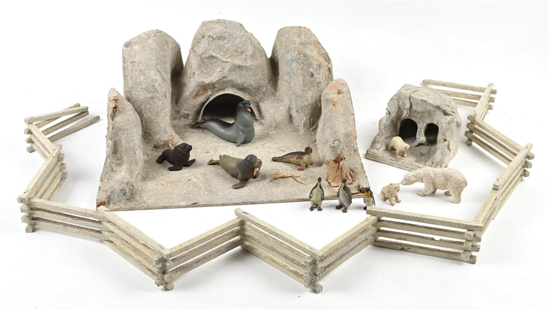 ELASTOLIN COMPOSITION ARCTIC POLAR ZOO HABITAT, 13 PIECES