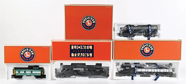 LOT OF 4: LIONEL DIESEL LOCOMOTIVES