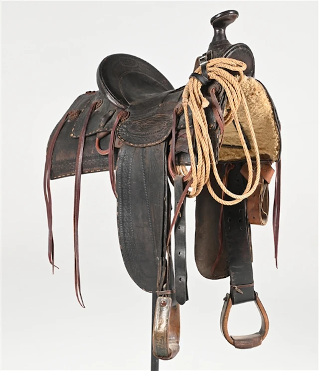 D.E. WALKER VISALIA, CA BROWN TOOLED LEATHER SADDLE, G.A.R. INITIALED