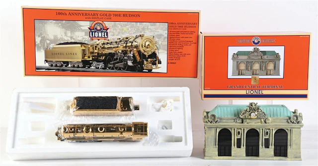 LOT OF 3: LIONEL O-GA. 100TH ANNIVERSARY GOLD 700E HUDSON W/ DISPLAY