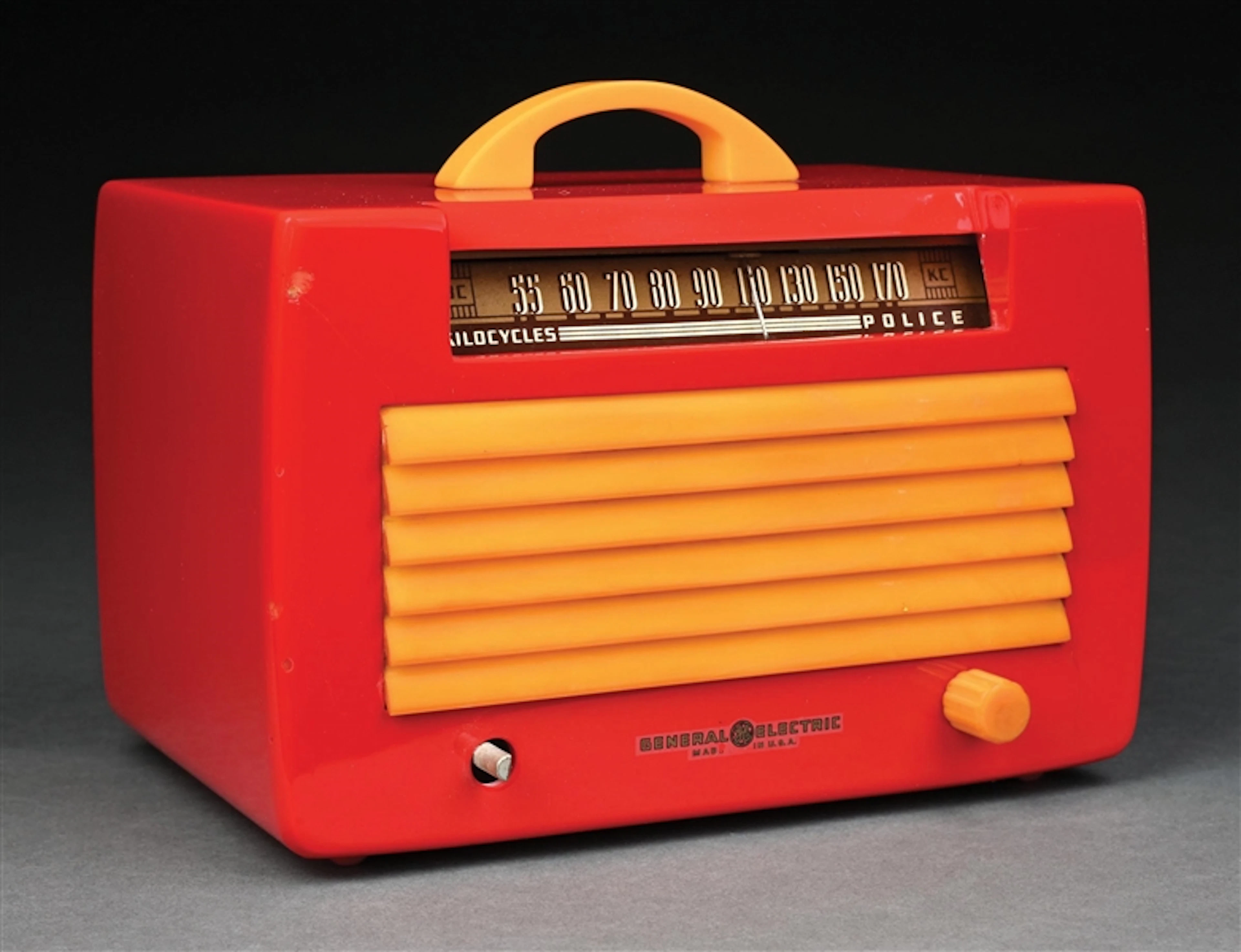 GENERAL ELECTRIC L-571 PAINTED CATALIN RADIO IN RED AND YELLOW